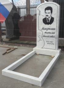 100х50 СТФ-2. Мрамор Коелга. Вертикальная стела 100*50 с формой «скругление», подставка, цветник. Полировка круговая.