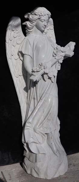 Ангел с крестом в руках (фото 3)